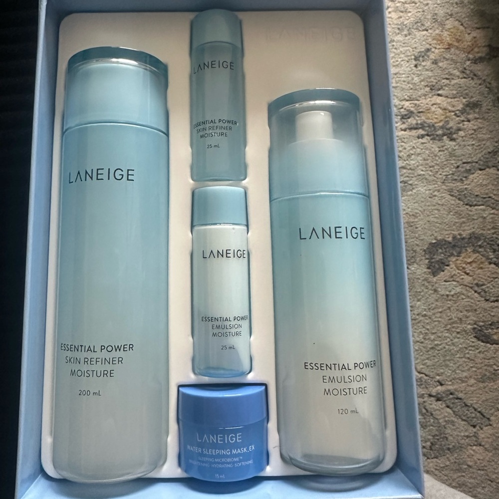 LANEIGE Skincare Set in Light Blue